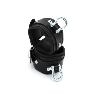 Kiotos Leather Handcuffs with Metal Shackle