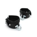 Kiotos Leather Handcuffs with Metal Shackle